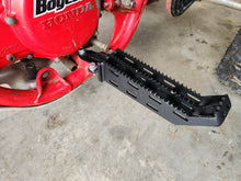 Load image into Gallery viewer, 81-82 ATC250R FOOT PEGS