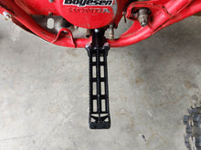 Load image into Gallery viewer, 81-82 ATC250R FOOT PEGS